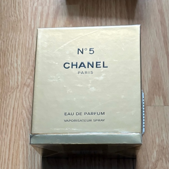 CHANEL No. 5 Eau de Parfum in Gold Box limited edition - Picture 4 of 8